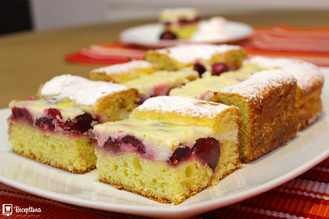 Meka pita s trešnjama i sirom izvrsno je ljetno osvježenje.