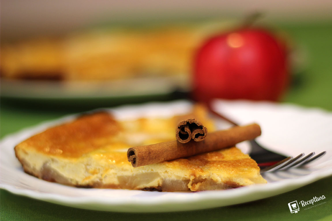 Slatki omlet od jabuka na seljački način ukusna je večera.