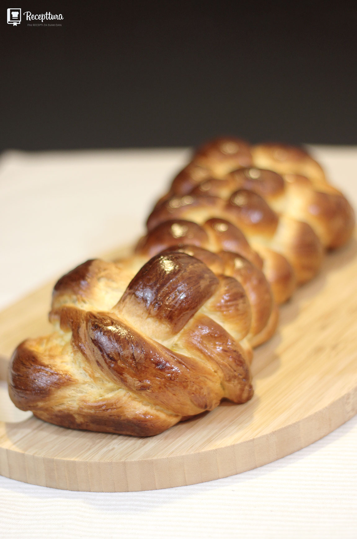Uskrsna pletenica savršena je uskrsna delicija.