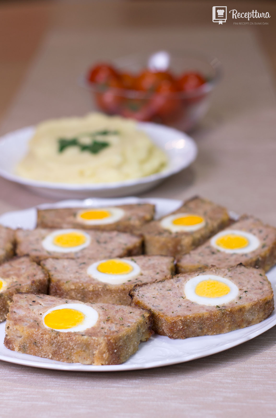 Mesna štruca s jajima - mesni rolat s jajima