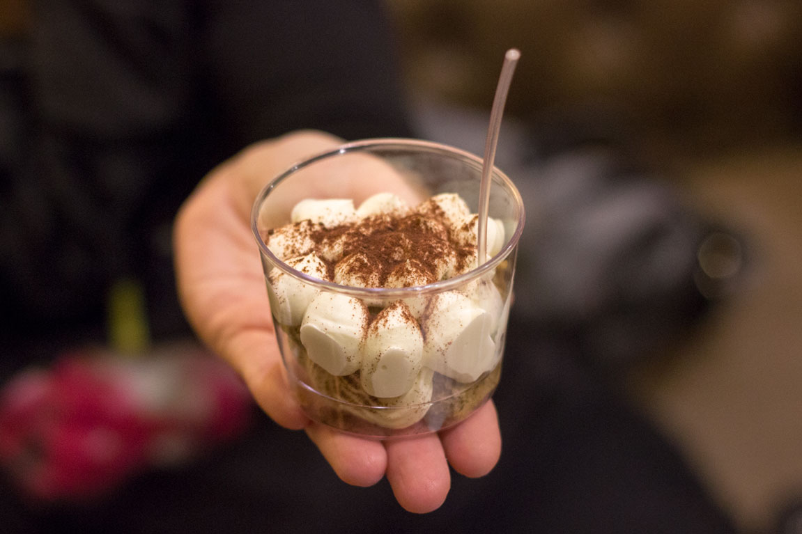 Riesling Primus Bolfan 2015 poslužen je uz tiramisu.